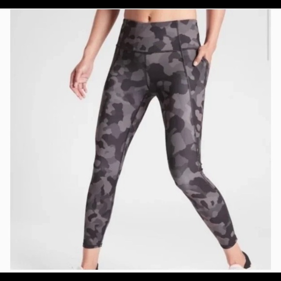 Athleta Lightning Camo‎ 7/8 Tights Grey Black Tan Sz ST Small Tall - Picture 1 of 10